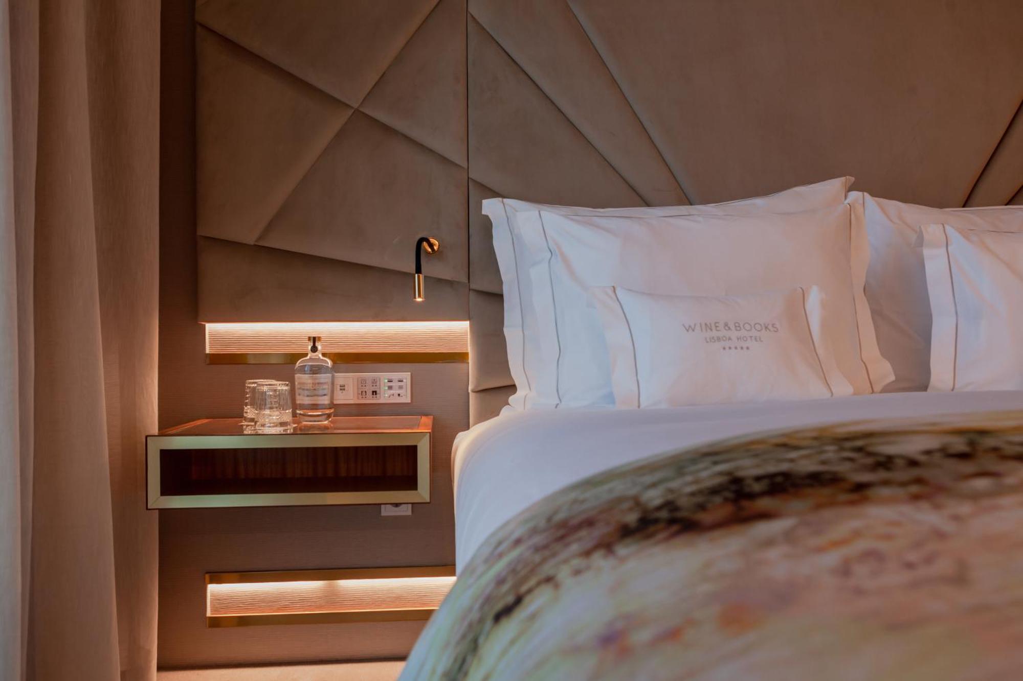 Wine & Books Lisboa Hotel ภายนอก รูปภาพ A bedroom at The Hari