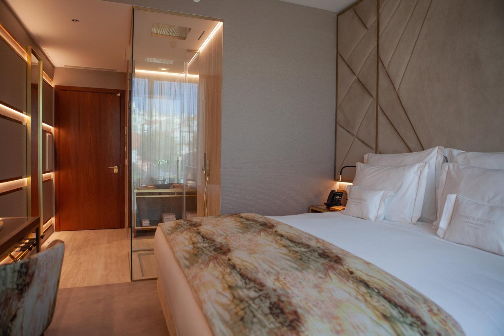 Wine & Books Lisboa Hotel ภายนอก รูปภาพ A bedroom at the hotel