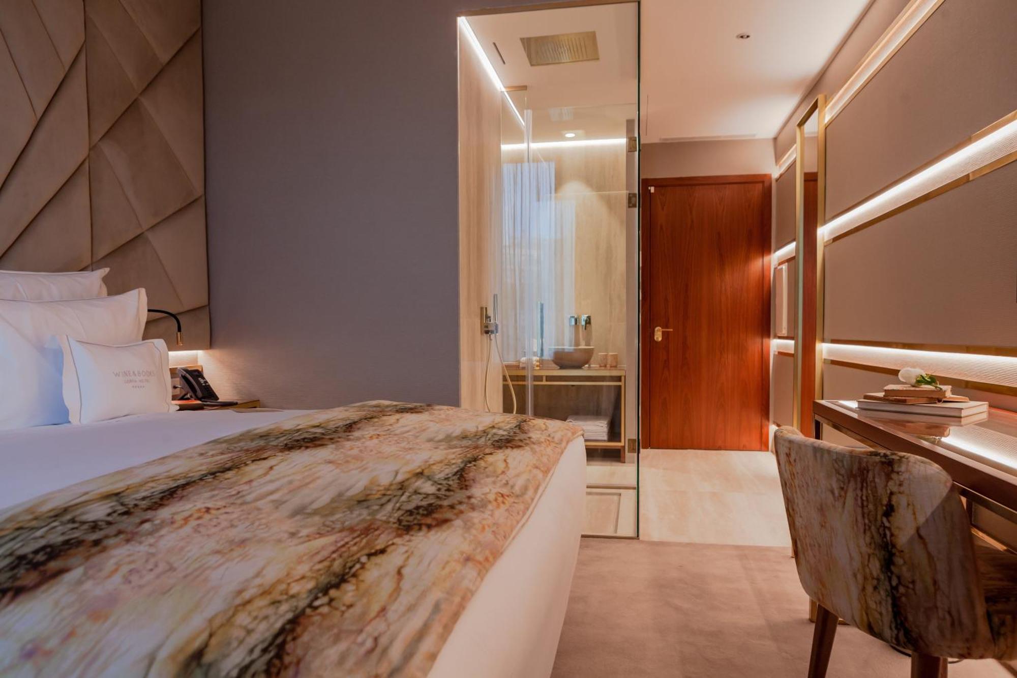 Wine & Books Lisboa Hotel ภายนอก รูปภาพ A bedroom at the hotel