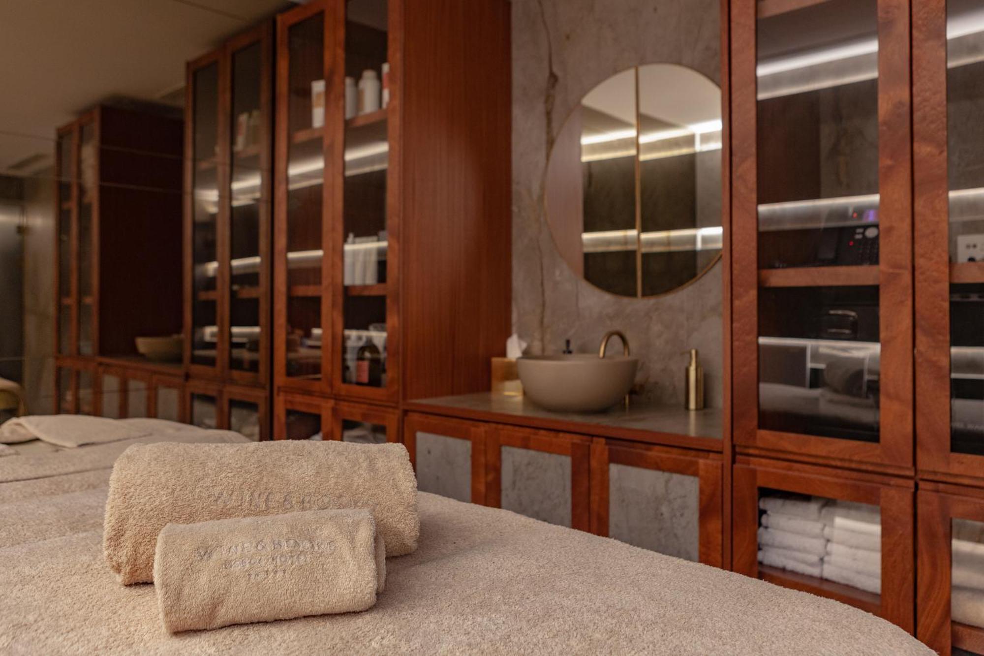 Wine & Books Lisboa Hotel ภายนอก รูปภาพ Spa at the Taj Mahal Palace, Mumbai