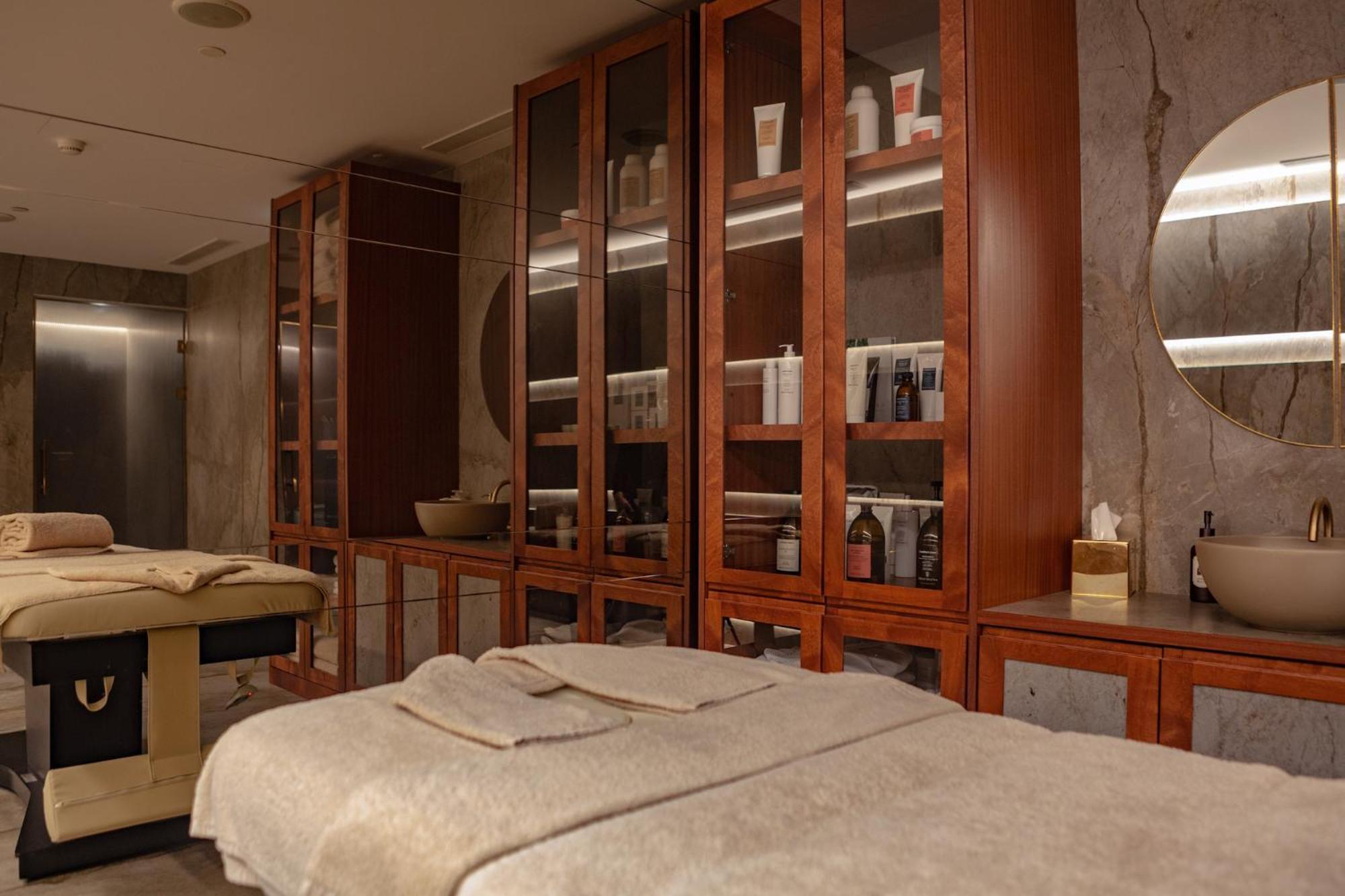 Wine & Books Lisboa Hotel ภายนอก รูปภาพ Spa at the Four Seasons Hotel, Hong Kong