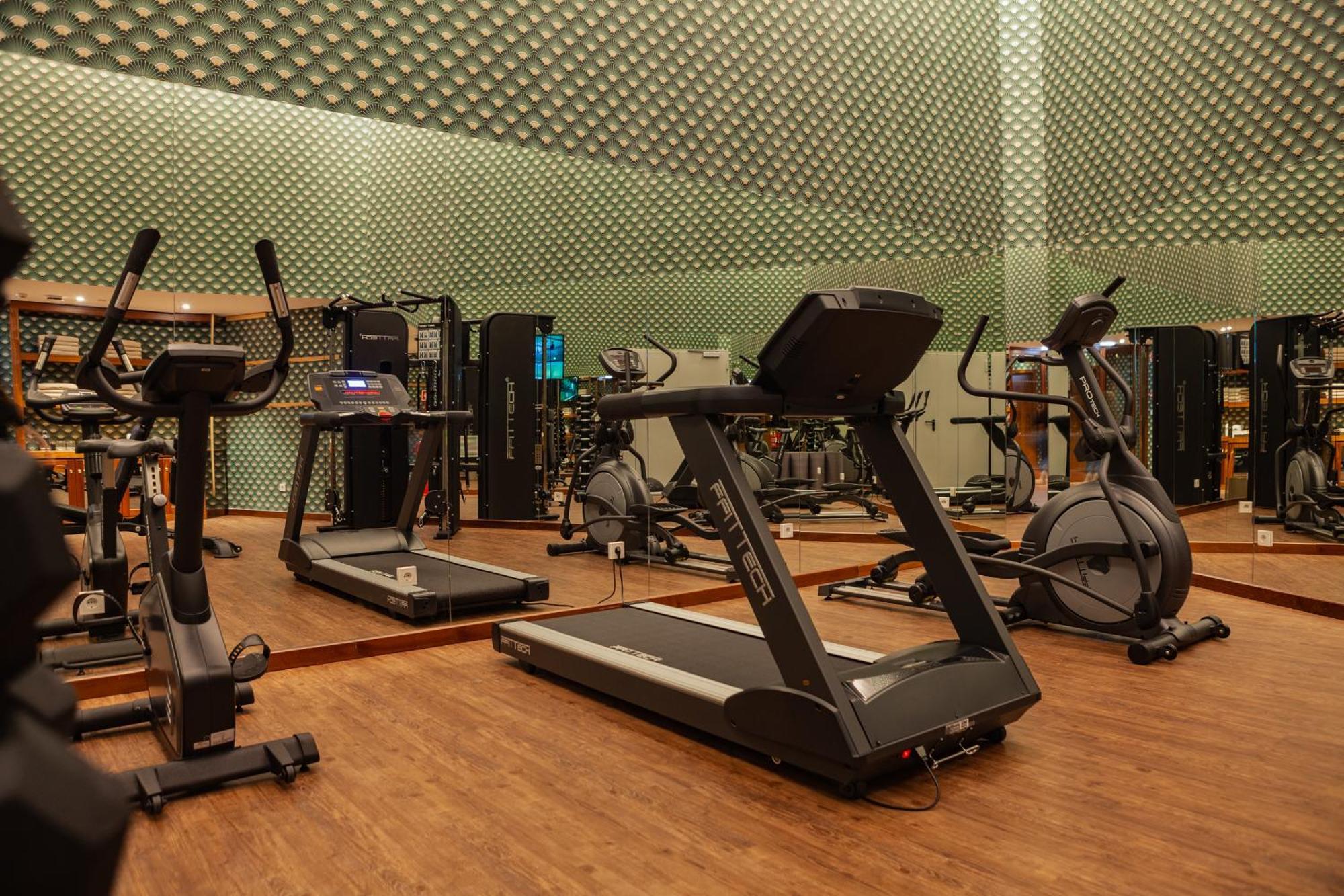 Wine & Books Lisboa Hotel ภายนอก รูปภาพ A gym in a hotel