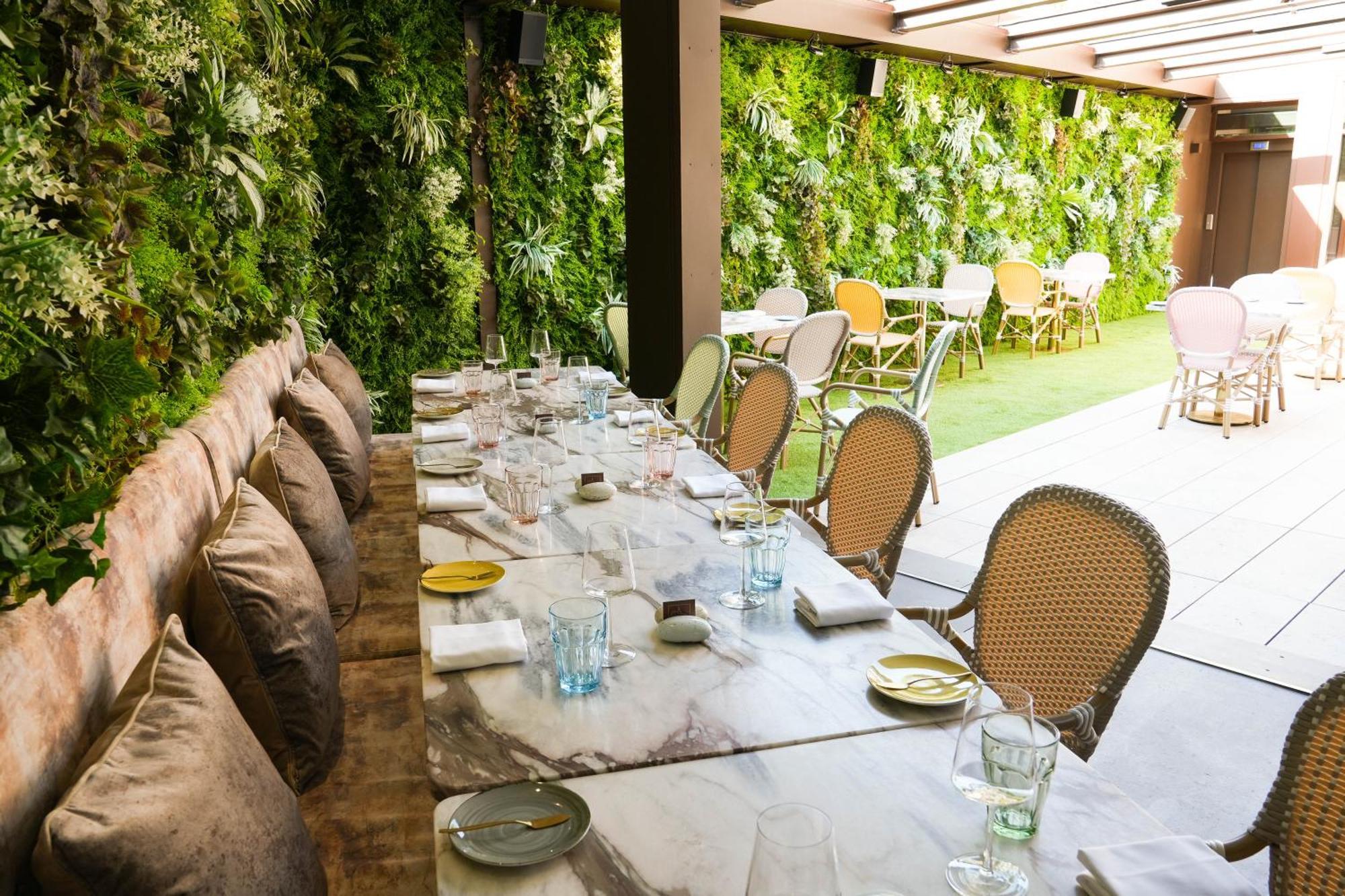 Wine & Books Lisboa Hotel ภายนอก รูปภาพ The restaurant's terrace