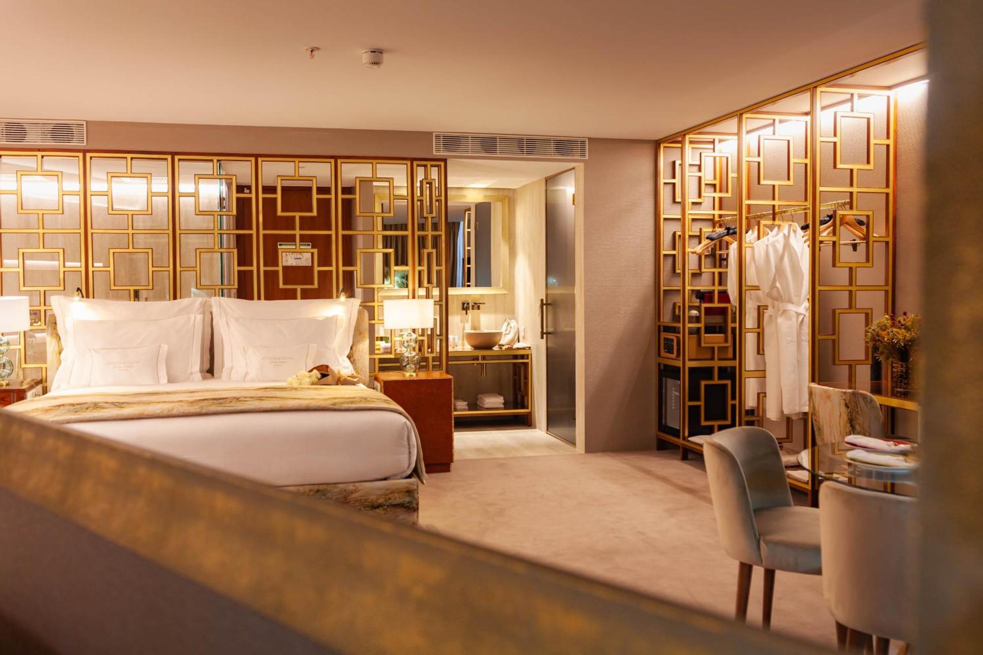 Wine & Books Lisboa Hotel ห้อง รูปภาพ A suite at the Mandarin Oriental, London